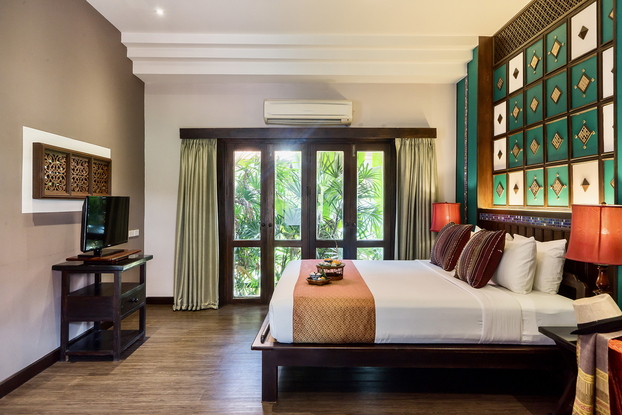 SUPERIOR ROOM